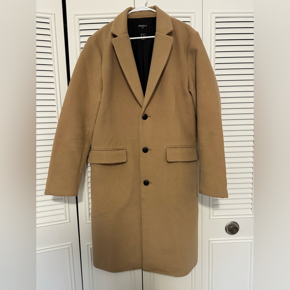 Men coat , barely used , very good condition size M , tan color